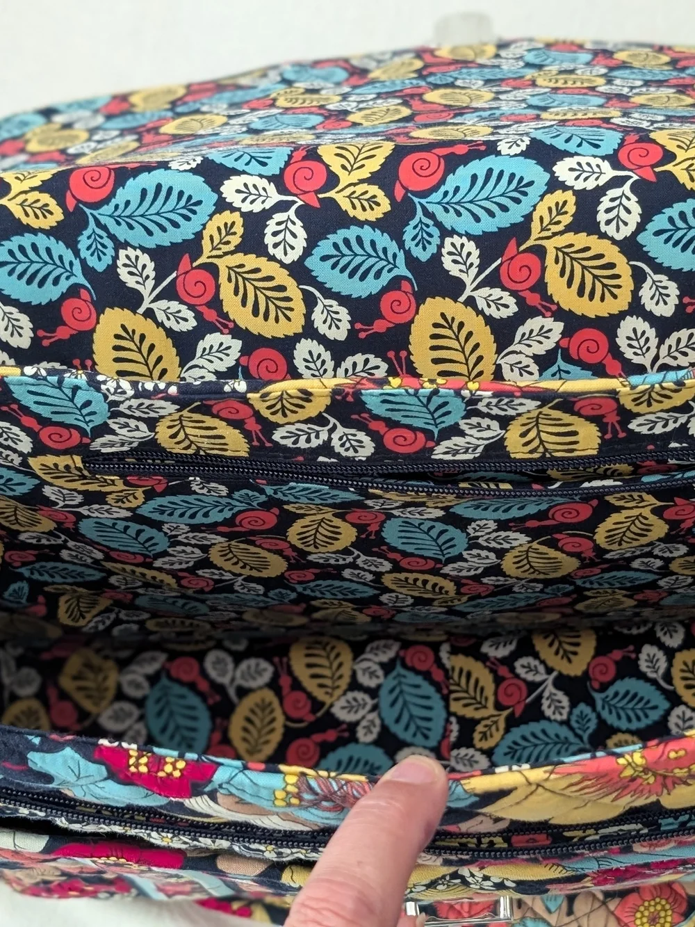 Vera Bradley Floral Quilted Messenger/Laptop Bag Zip Pockets Adjustable Strap